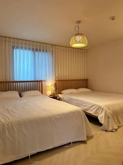 10-Minute Walk From Hongdae Entrance Station, 2 Rooms, 3 Beds Seoul 0*,