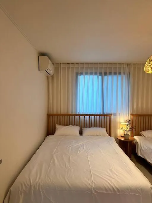 10-Minute Walk From Hongdae Entrance Station, 2 Rooms, 3 Beds Seoul Lägenhet