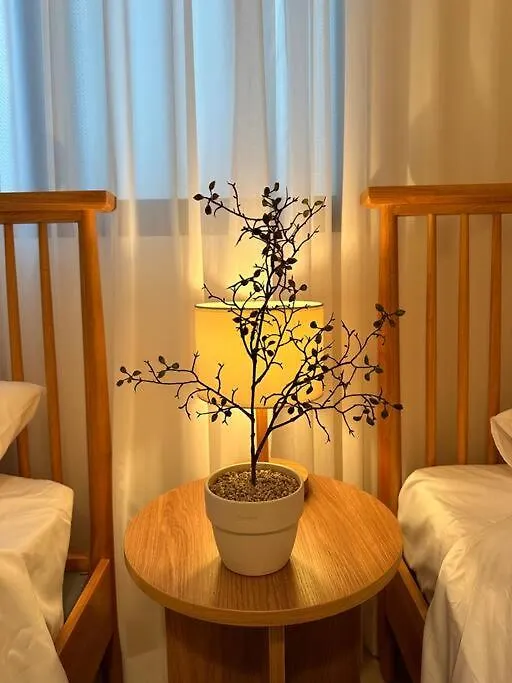 Lägenhet 10-Minute Walk From Hongdae Entrance Station, 2 Rooms, 3 Beds Seoul