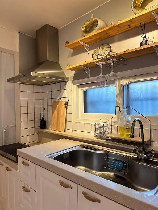 10-Minute Walk From Hongdae Entrance Station, 2 Rooms, 3 Beds Seoul 0*,  Sydkorea
